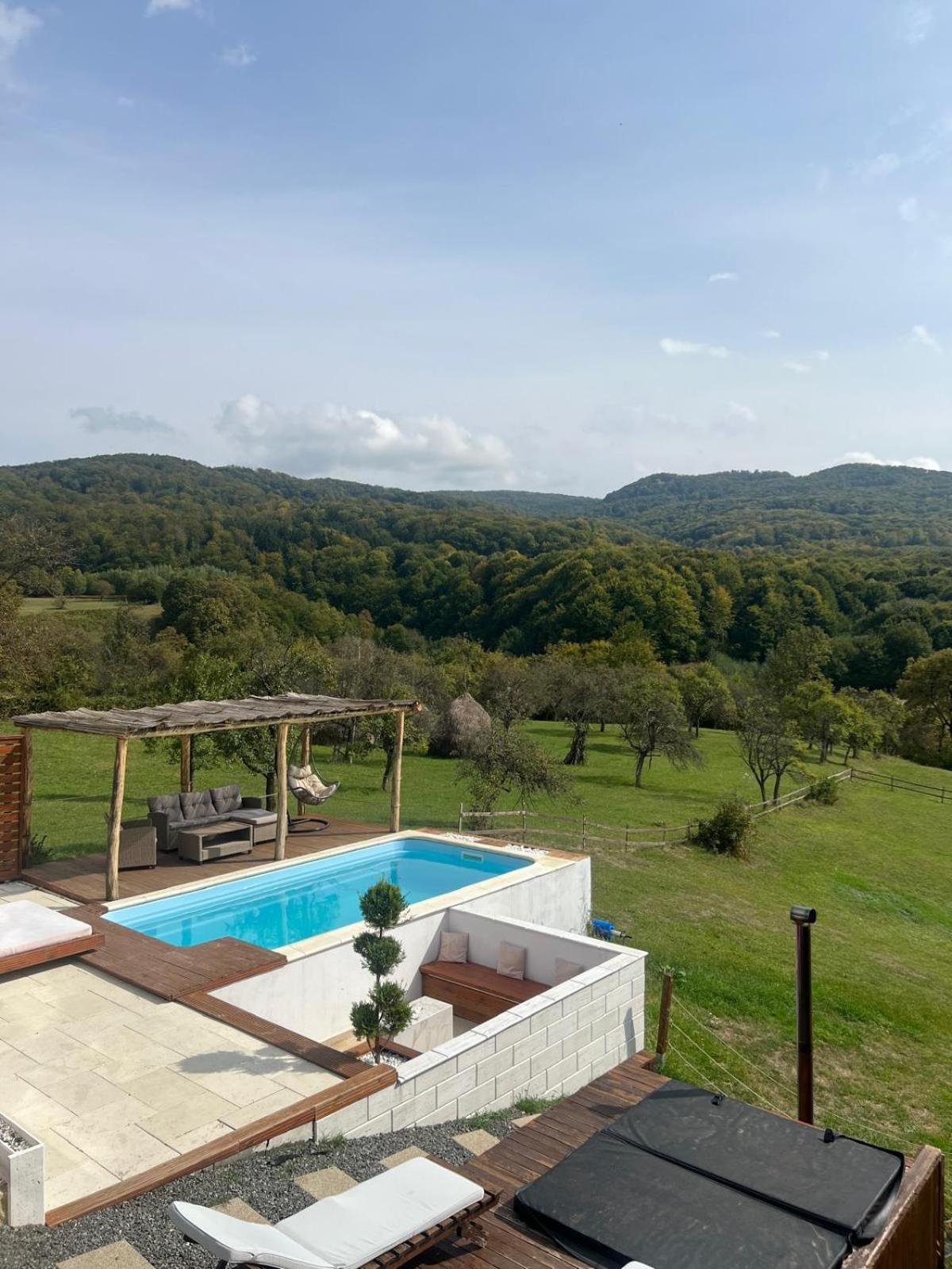 Le Chalet M - Cabana Cu O Panorama De Poveste. Surdesti  Экстерьер фото