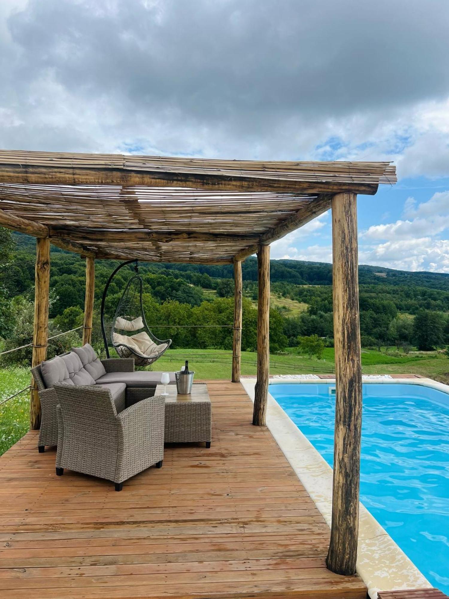 Le Chalet M - Cabana Cu O Panorama De Poveste. Surdesti  Экстерьер фото