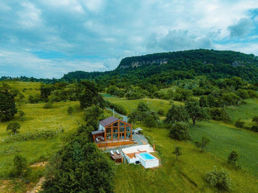 Le Chalet M - Cabana Cu O Panorama De Poveste. Surdesti  Экстерьер фото