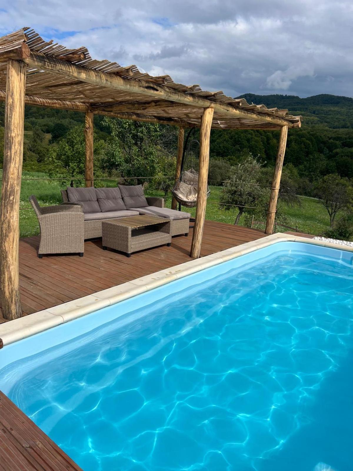 Le Chalet M - Cabana Cu O Panorama De Poveste. Surdesti  Экстерьер фото