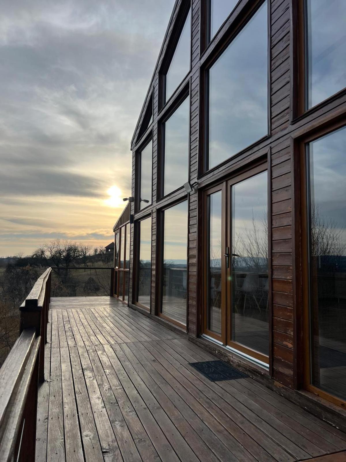 Le Chalet M - Cabana Cu O Panorama De Poveste. Surdesti  Экстерьер фото
