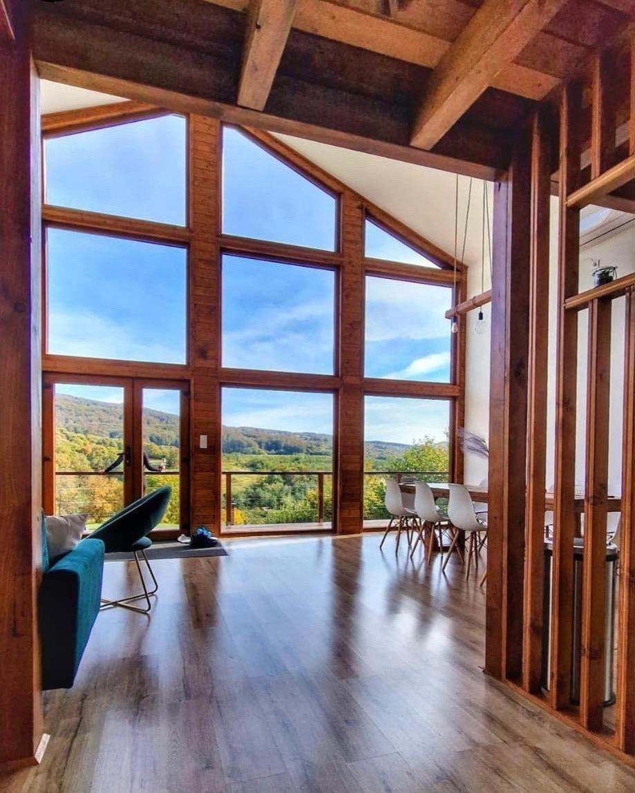 Le Chalet M - Cabana Cu O Panorama De Poveste. Surdesti  Экстерьер фото