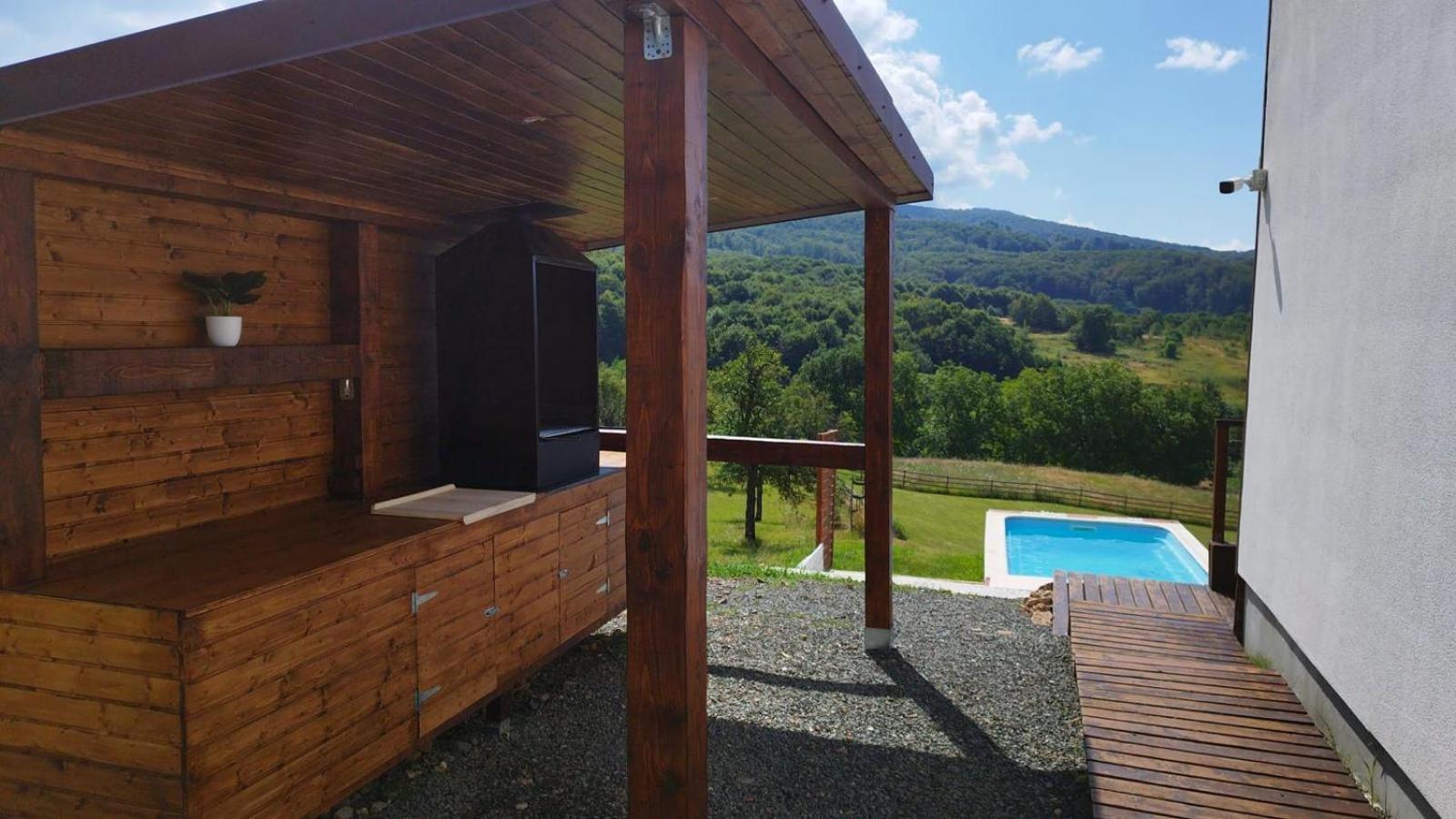 Le Chalet M - Cabana Cu O Panorama De Poveste. Surdesti  Экстерьер фото