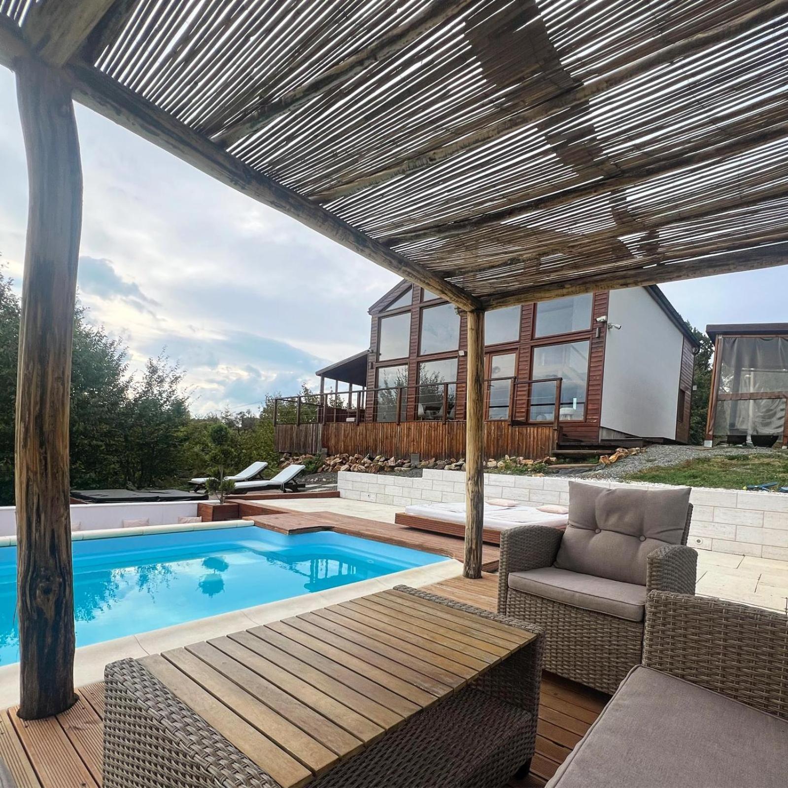 Le Chalet M - Cabana Cu O Panorama De Poveste. Surdesti  Экстерьер фото