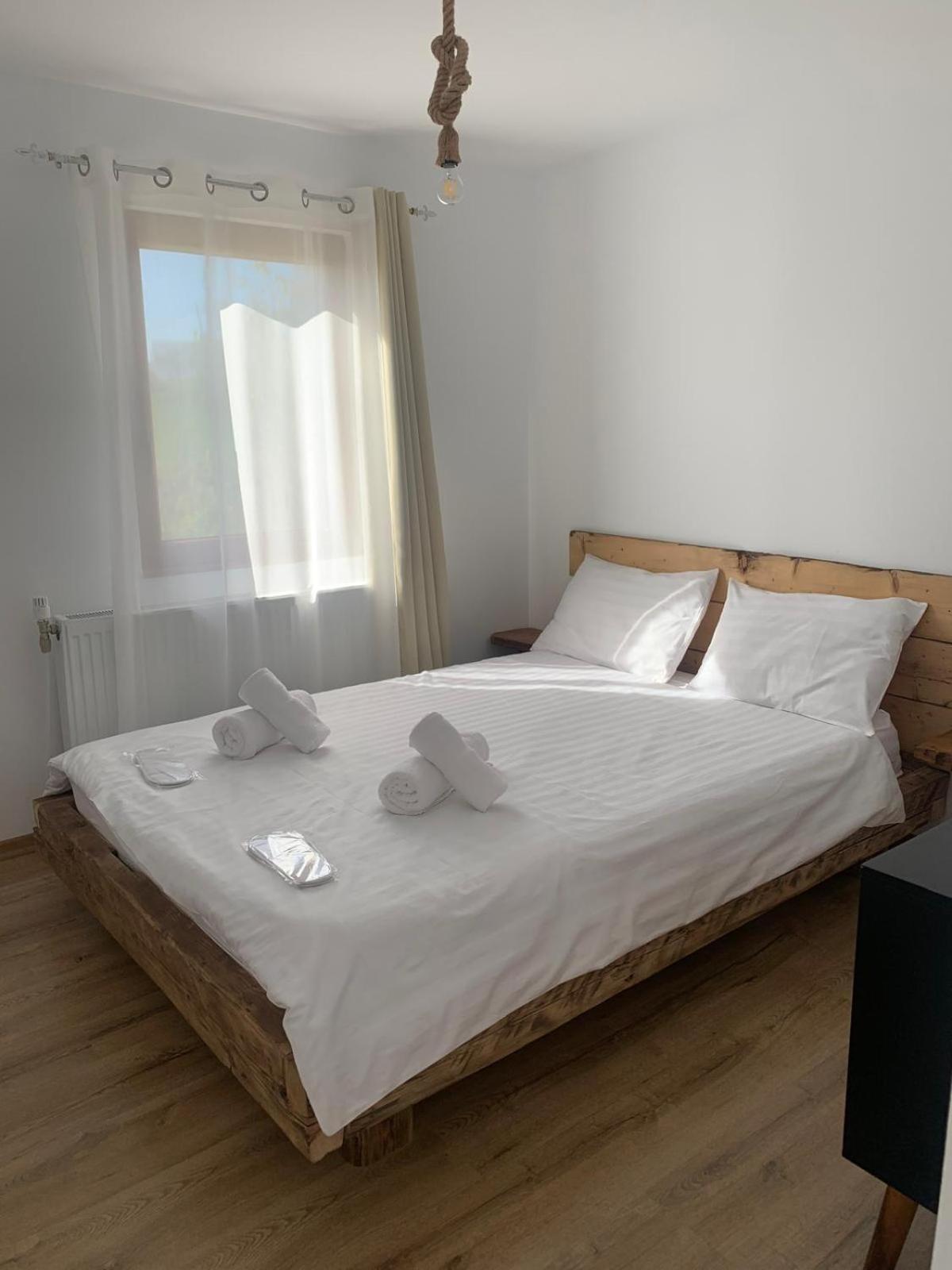 Le Chalet M - Cabana Cu O Panorama De Poveste. Surdesti  Экстерьер фото