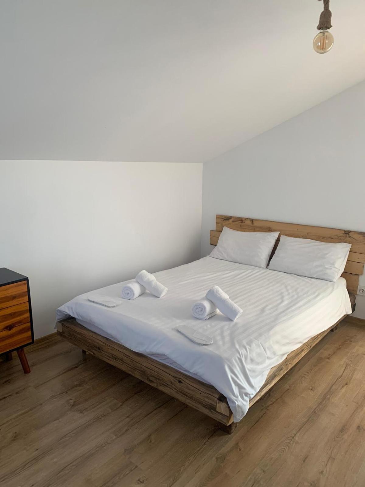 Le Chalet M - Cabana Cu O Panorama De Poveste. Surdesti  Экстерьер фото